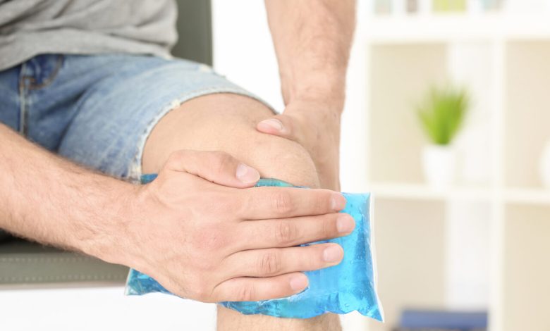 Dor no joelho quando usar compressa gelada ou morna